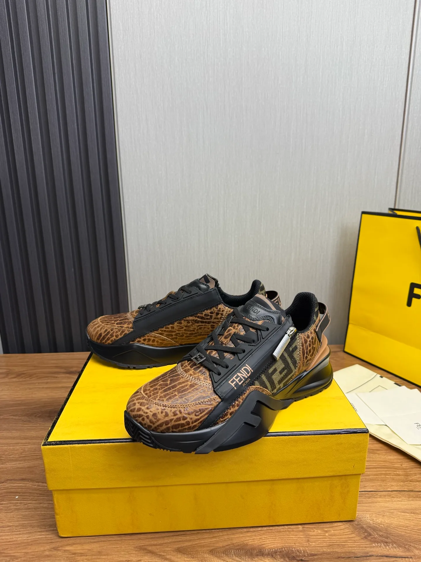 Men's men's shoes 💰620💰 Fendi [Fendi] hot style is on the market 🔥Fashionable casual men's shoes 🔱 Made of original brand fly-knit fabric. Original cowhide + breathable mesh lining + sheepskin feet, perfect shape, top quality, you deserve it 🔜Original rubber outsole, ultra-light, non-slip and wear-resistant 👣 Standard size 38-44